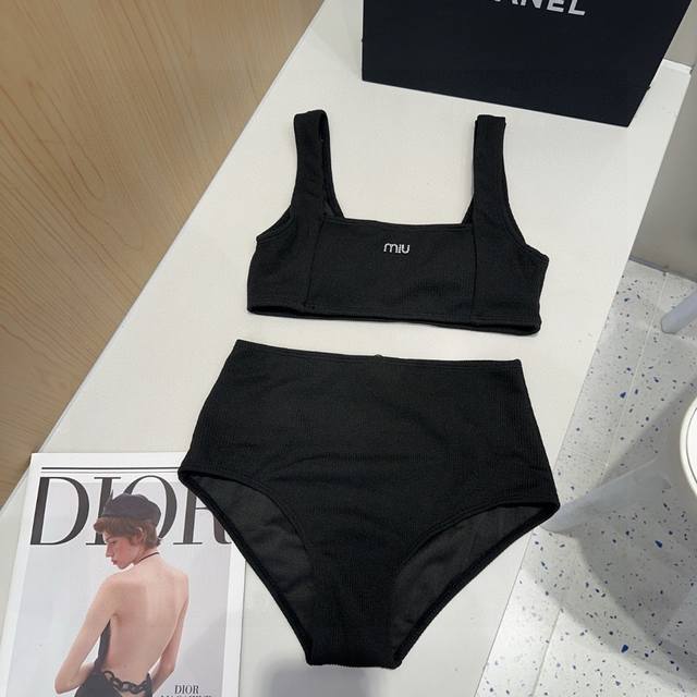 Miumiu swimsuit, the real thing is so beautiful! It can't be photographed to sho
