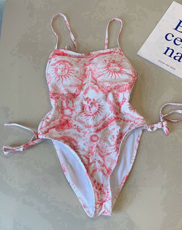 Dior one-piece swimsuit highly recommended! The ultra-chic animal print adds a f
