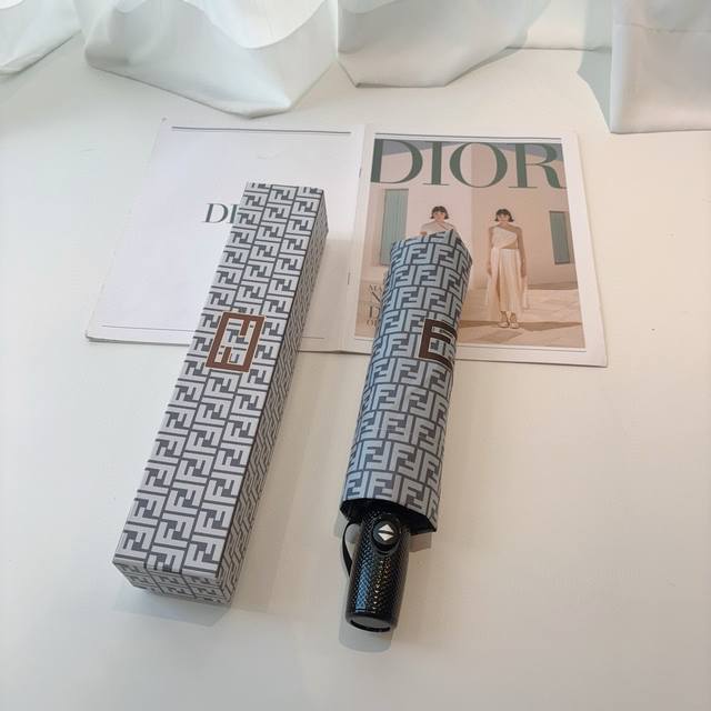 Fendi tri-fold automatic folding umbrella, the latest hot item of the year. Orig