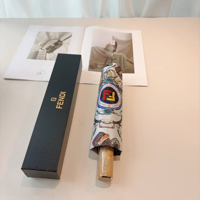 Fendi tri-fold automatic folding umbrella, the latest hot item of the year. Orig