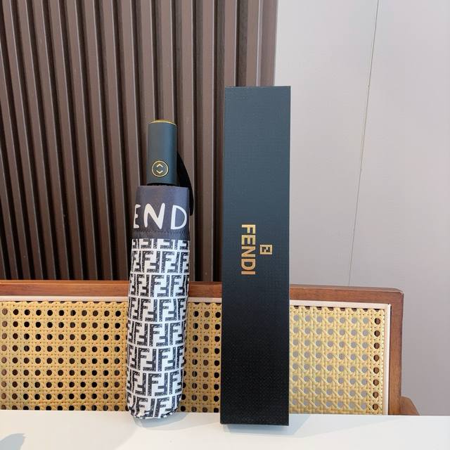 Fendi tri-fold automatic folding umbrella, the latest hot item of the year. Orig