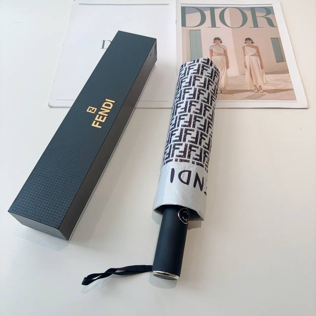Fendi tri-fold automatic folding umbrella, the latest hot item of the year. Orig