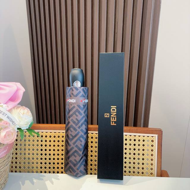 Fendi tri-fold automatic folding umbrella, the latest hot item of the year. Orig