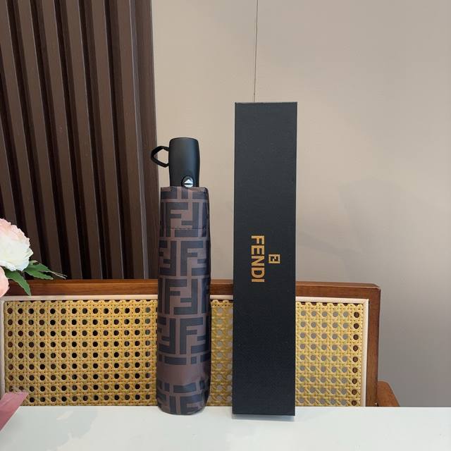 Fendi tri-fold automatic folding umbrella, the latest hot item of the year. Orig