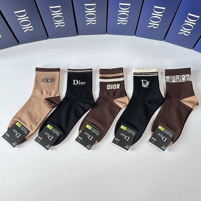 Special packaging Dior's new classic mid-length stockings, stacked socks! Five p