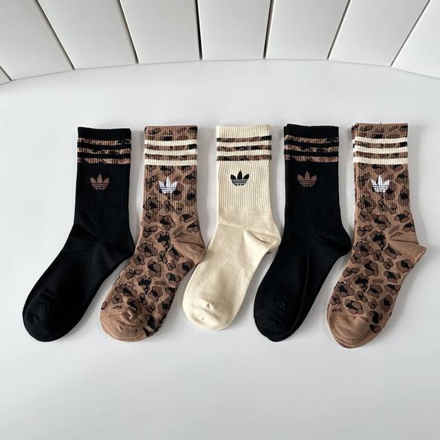 Special counter packaging Adidas new trefoil mid-length stacked socks! Five pair