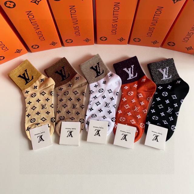 Special counter packaging Lv Louis Vuitton new mid-length stacked socks! Five pa