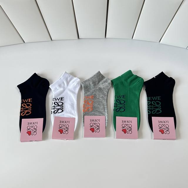 Special packaging Loewe's new classic short and medium-length stacked socks! Fiv
