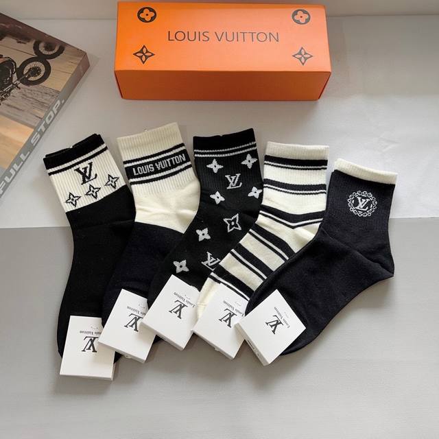 comes with a box of 5 pairs of Lv Louis Vuitton super hot mid-calf socks, pure