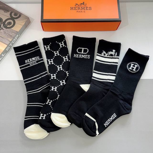 comes with a box of 5 pairs of Hermes high-end mid-tube socks. Super soft and f
