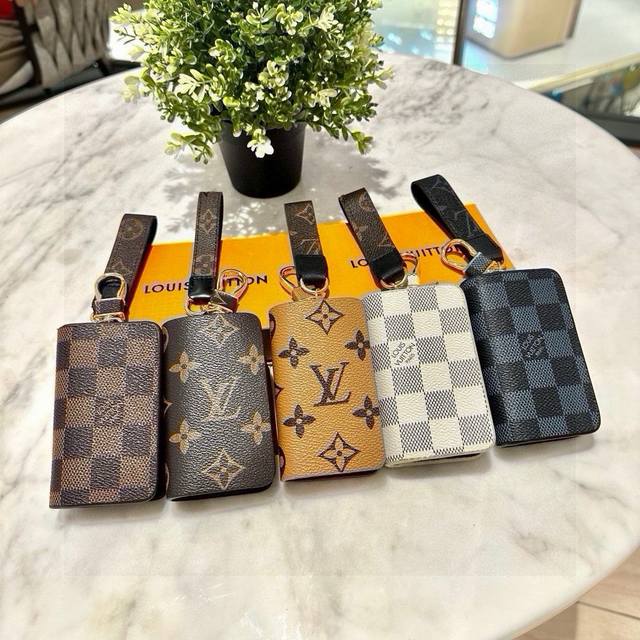 Original picture and packaging. Louis Vuitton classic monogram car keychain and