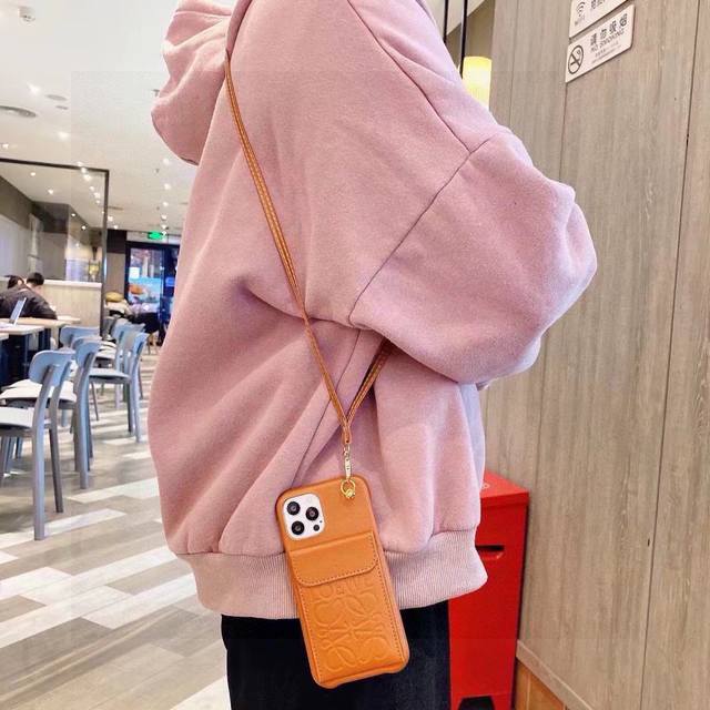 Loewe's new card holder and mobile phone case with card insert and crossbody lan