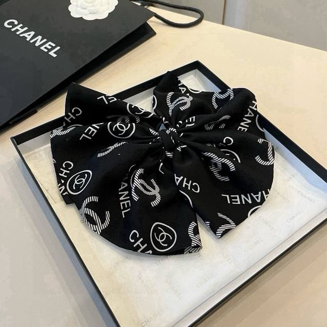 Chanel bow top clip DDD