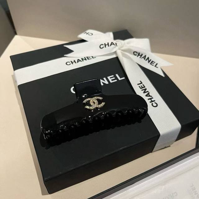 Chanel hairpin DDD