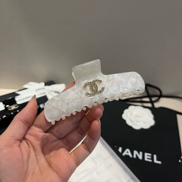Chanel hairpin DDD