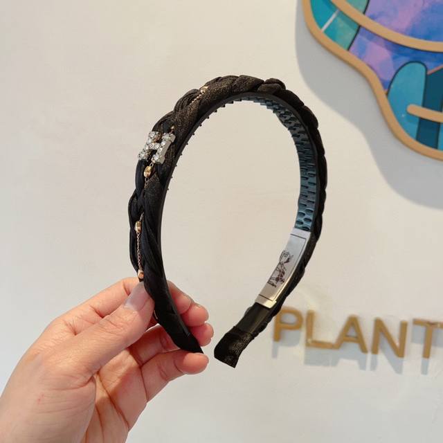 with packaging Hermes Hermes popular custom headband, the same imported fabric