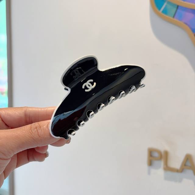 with packaging single CHANEL Chanel high-value one-word hair clip, versatile an