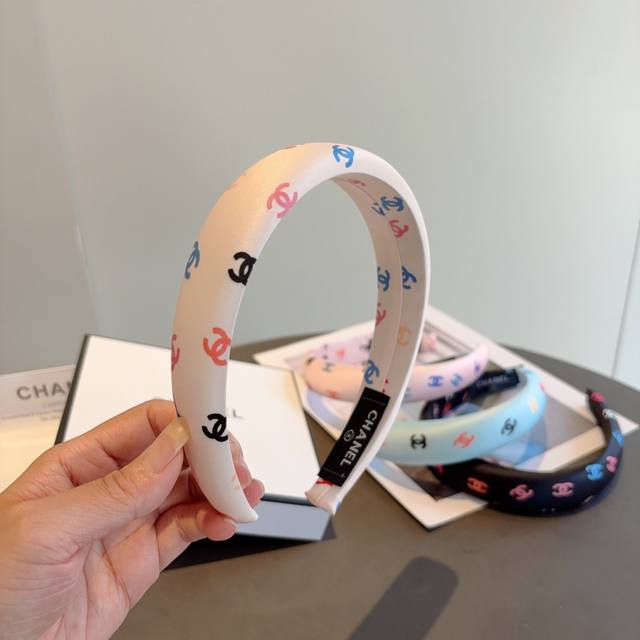 with packaging Chanel Chanel's new exquisite sponge headband, retro headband, p
