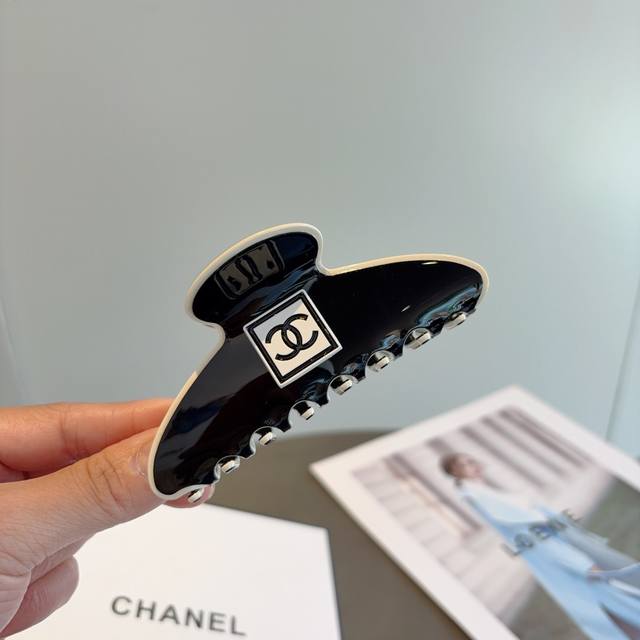 with packaging single CHANEL Chanel high-value one-word hair clip, versatile an