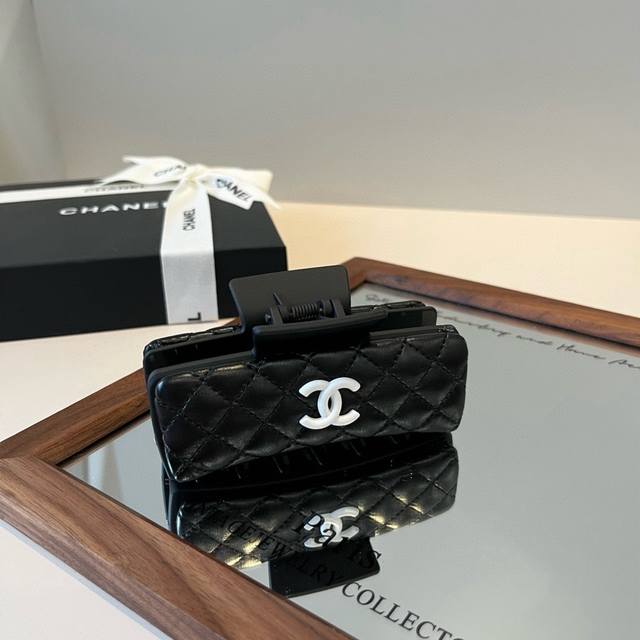 Chanel hairpin DDD