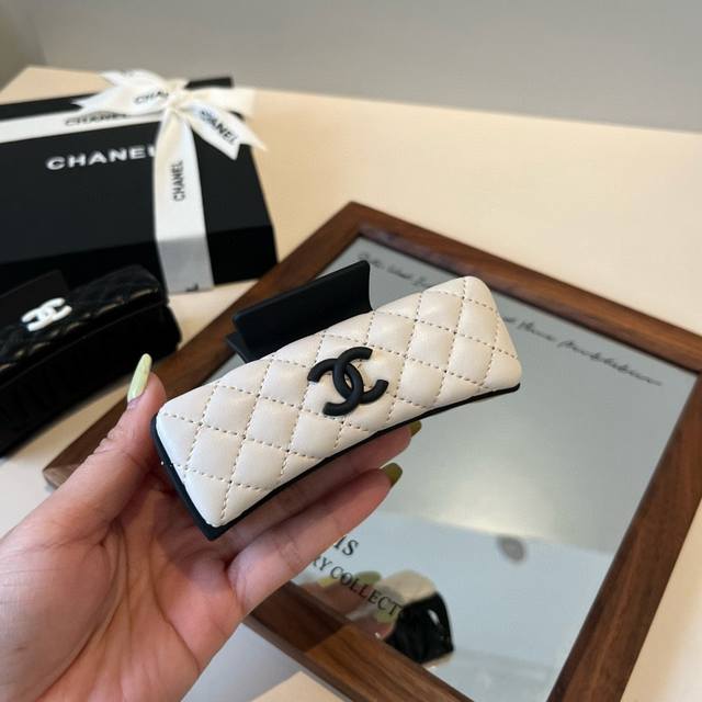 Chanel hairpin DDD