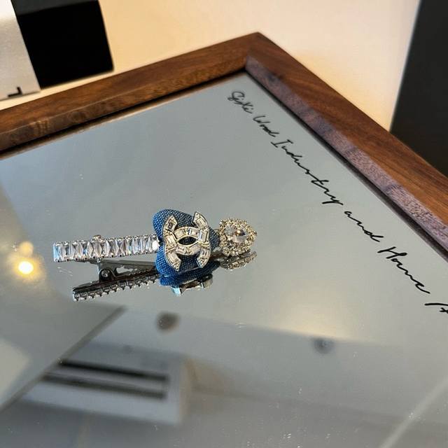 Chanel Chanel new hairpin DDD
