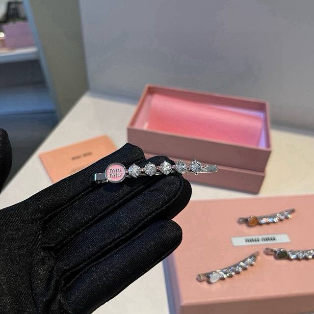 Single Miu Miu Miumiu hairpin DDD