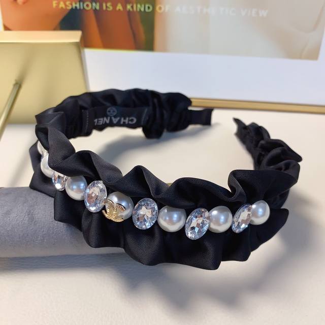 Chanel Xiaoxiang Chanel headband Pearl Pearl Logo luxury style headband temperam