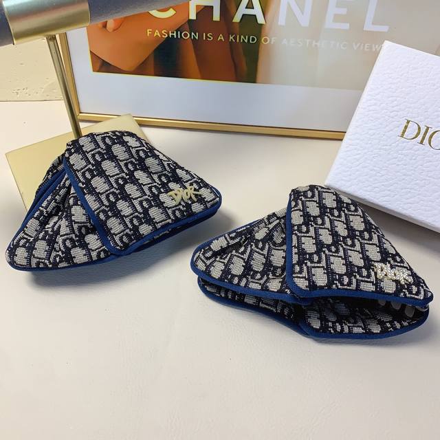 Dior Dior Dior hair clip triangular titanium steel logo hair clip temperament ve