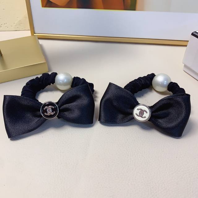 Chanel Xiaoxiang Chanel rubber band bow pearl logo rubber band hair band large i