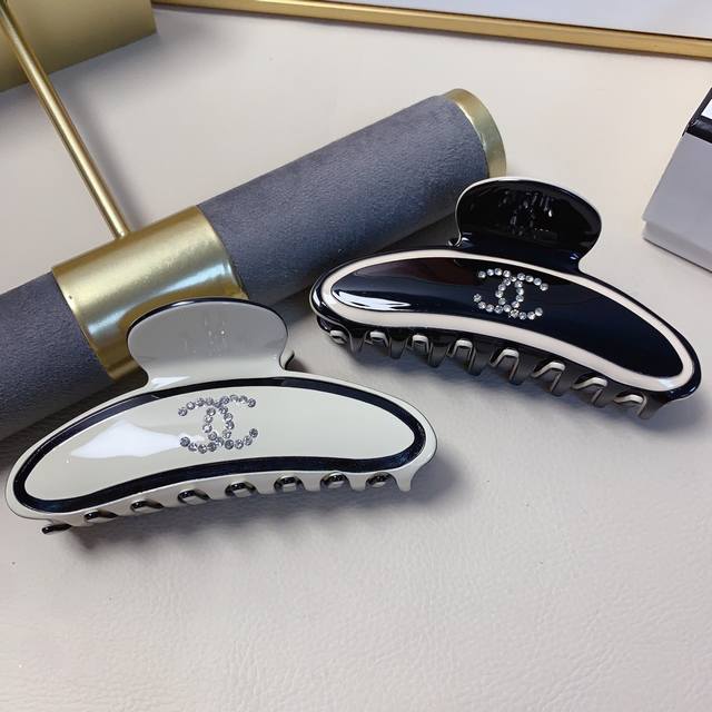 Chanel Xiaoxiang Chanel grab clip acetate logo grab clip temperament versatile d