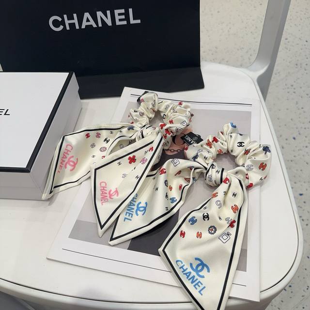 Comes with box Chanel's latest small ribbon hairband is simple and practical, f