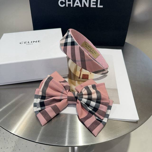 comes with packaging Burberry's latest plaid spring clip, fashionable and trend
