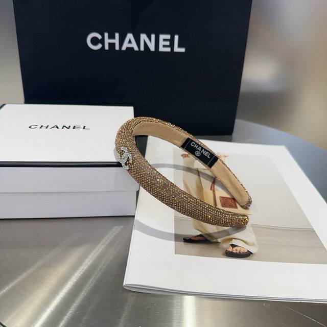 Comes with box Chanel's latest popular diamond headband, super beautiful! A mus