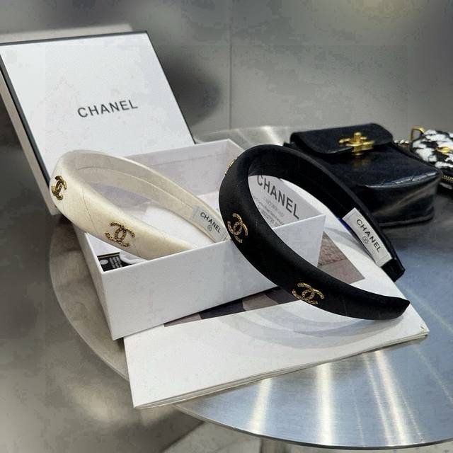 Comes with boxChanel's latest small headband, simple and practical, fashionable
