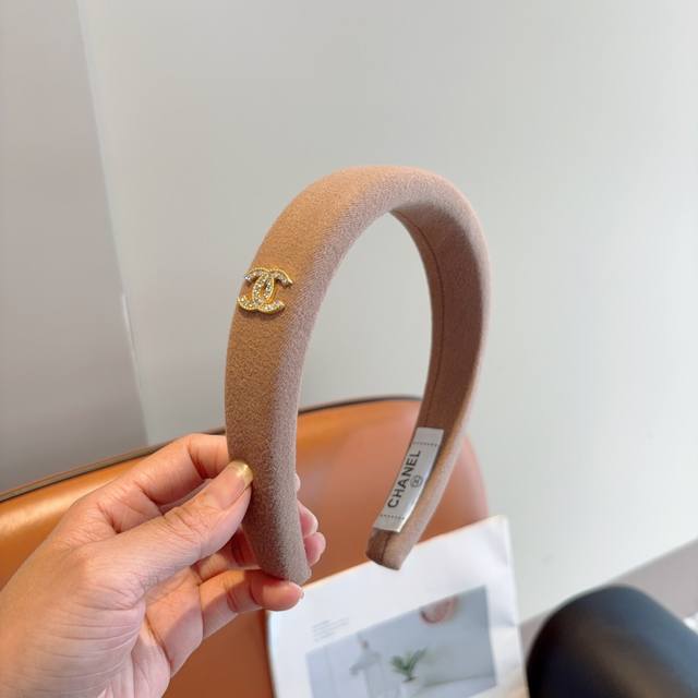 with packaging Chanel Chanel's new exquisite sponge headband, retro headband, p