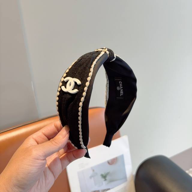 with packaging Chanel Chanel's new exquisite letter wide brim headband, retro i