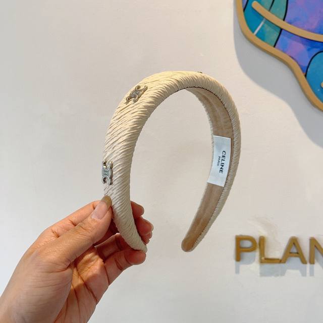 With packagingCeline official classic new threaded pleated headband, a must-have