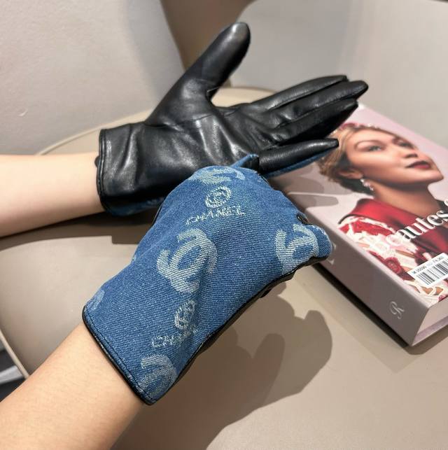 2025 Chanel new short denim and sheepskin gloves, fashionable motorcycle gloves,