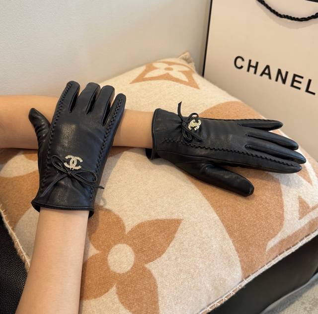 2025 new exclusive touchscreen gloves, Chanel original quality, synced with the