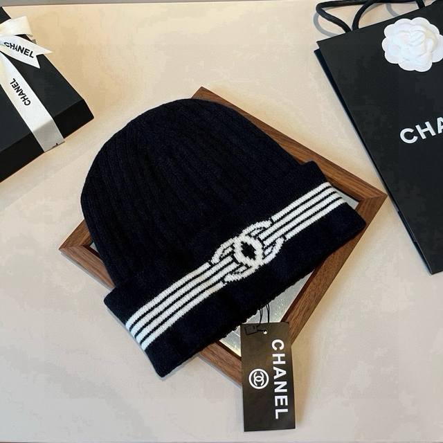 Chanel knitted beanie DDD