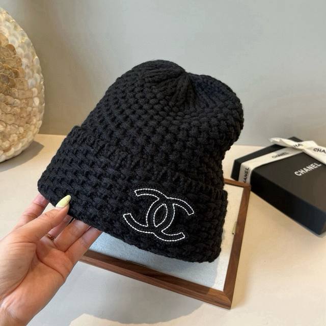 Chanel knitted beanie DDD