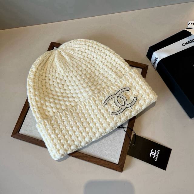 Chanel knitted beanie DDD