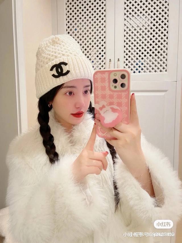 Chanel knitted beanie DDD