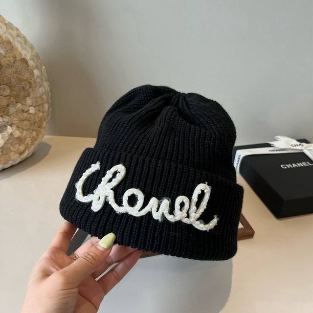 Chanel knitted beanie DDD