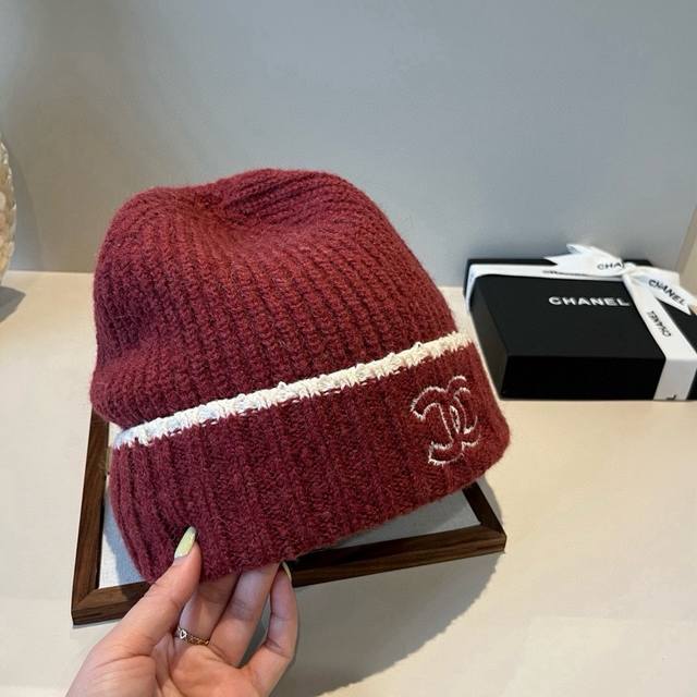 Chanel knitted beanie, new style at the counter DDD