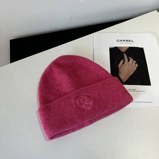 Lululemon trendy knitted wool hat, running volume DDD