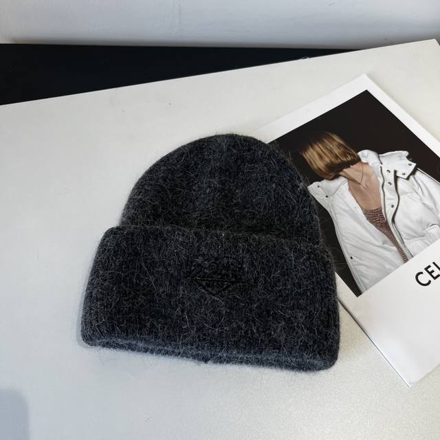 Lv Louis Vuitton autumn and winter new knitted wool hat, warm wool hat, 50% wool