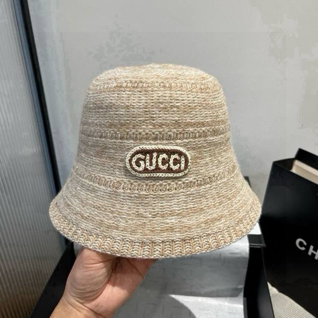 Gucci's new fur mixed color bucket hat, a must-have for autumn and winter, versa