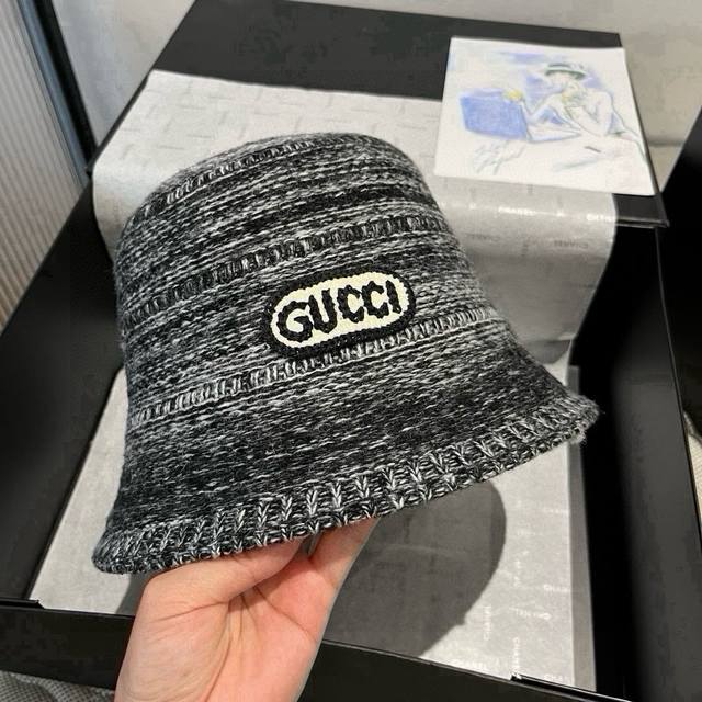 Gucci's new fur mixed color bucket hat, a must-have for autumn and winter, versa